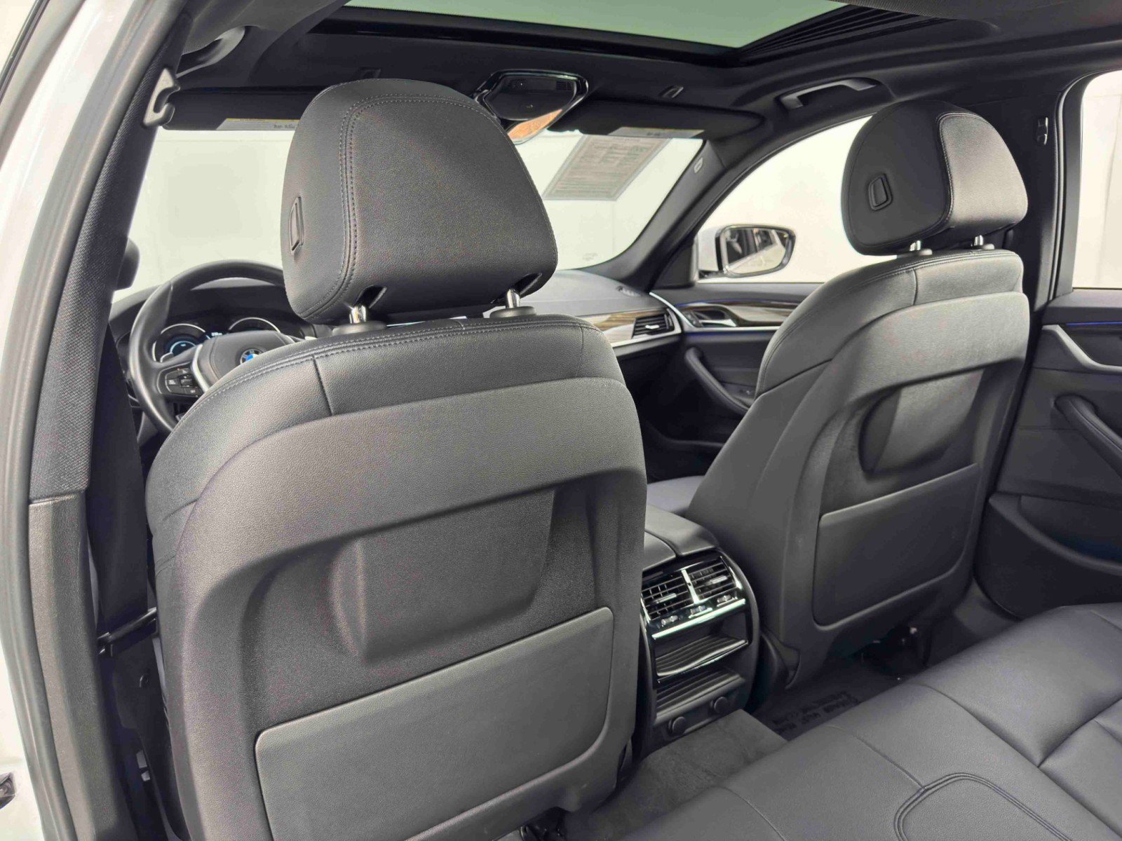 Used 2018 BMW 530e image 37