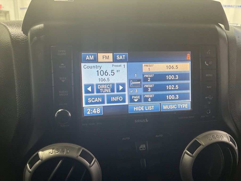 Used 2014 Jeep Wrangler Unlimited Sahara w/ Connectivity Group image 18