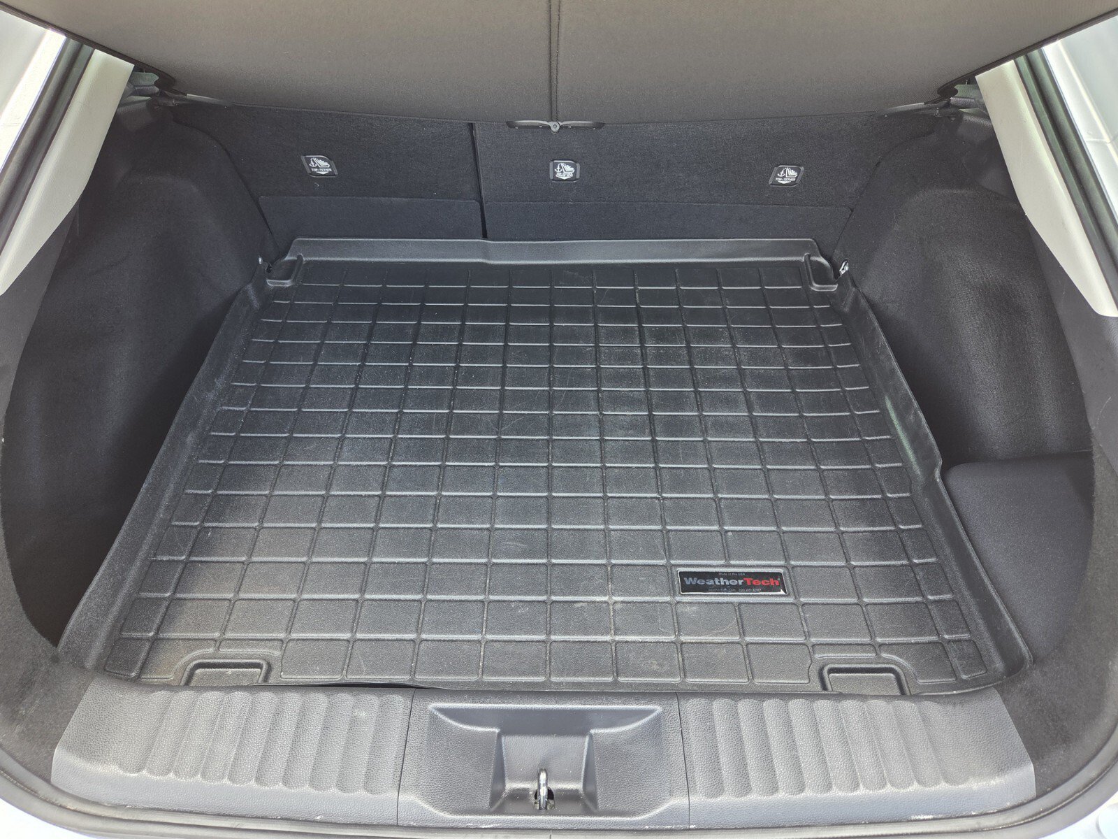 Certified 2025 Toyota Prius Limited FWD image 9