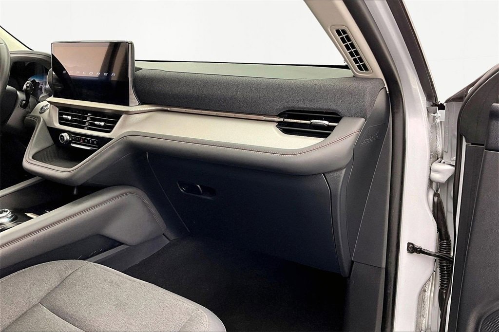 Used 2025 Ford Explorer Active image 17