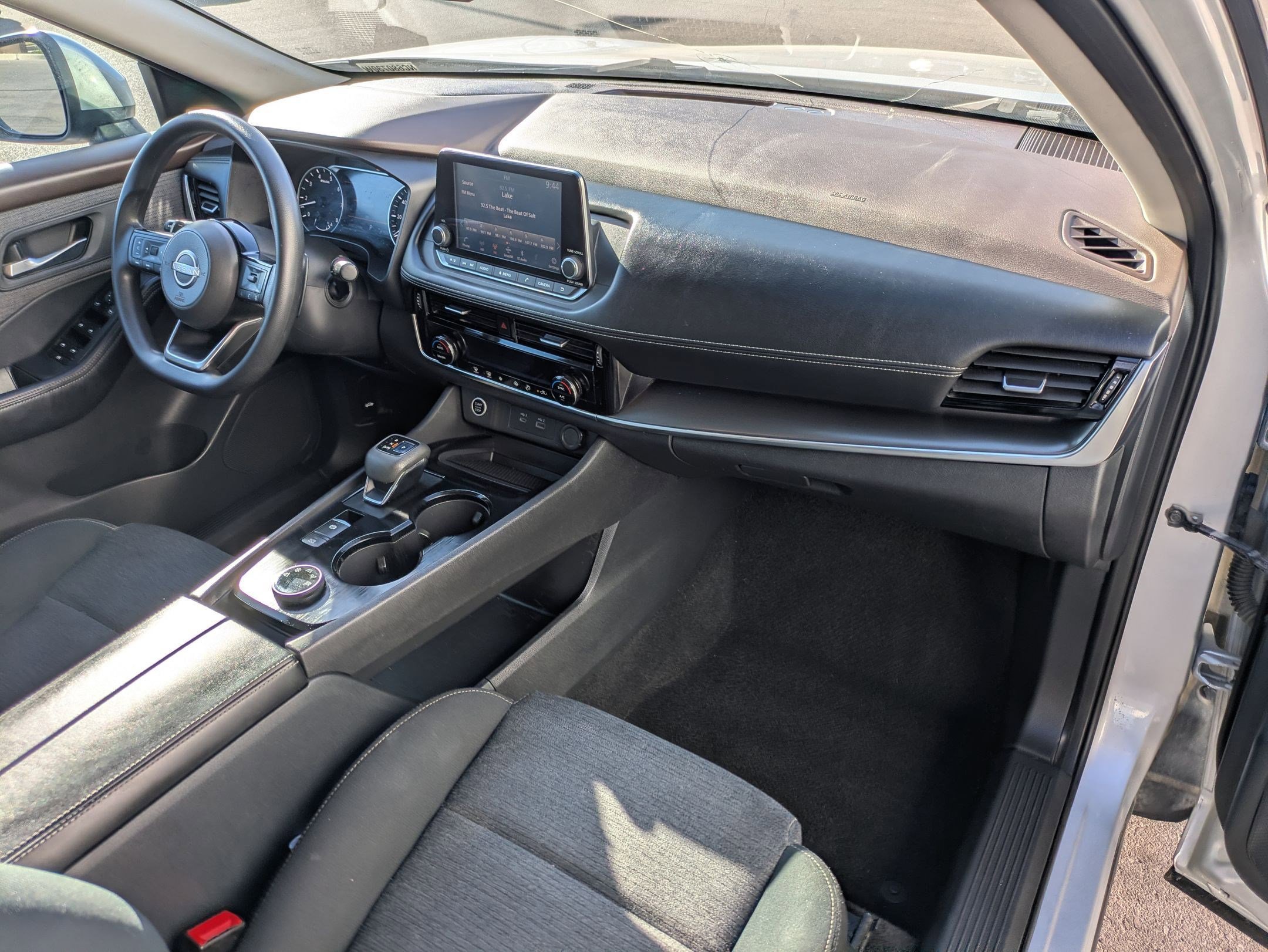 Used 2022 Nissan Rogue SV image 33