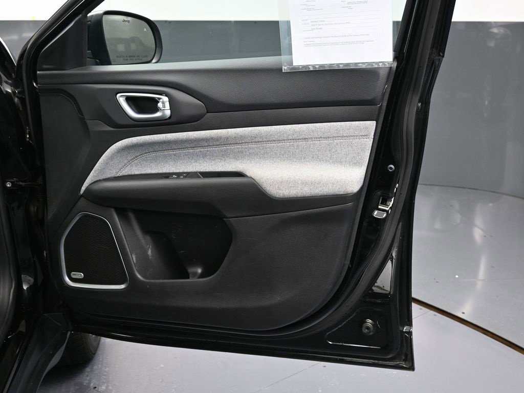 Used 2022 Jeep Compass Latitude w/ Sun and Sound Group image 36