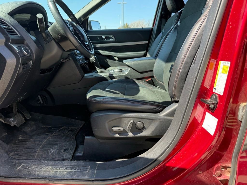 Used 2019 Ford Explorer XLT w/ Equipment Group 202A image 5