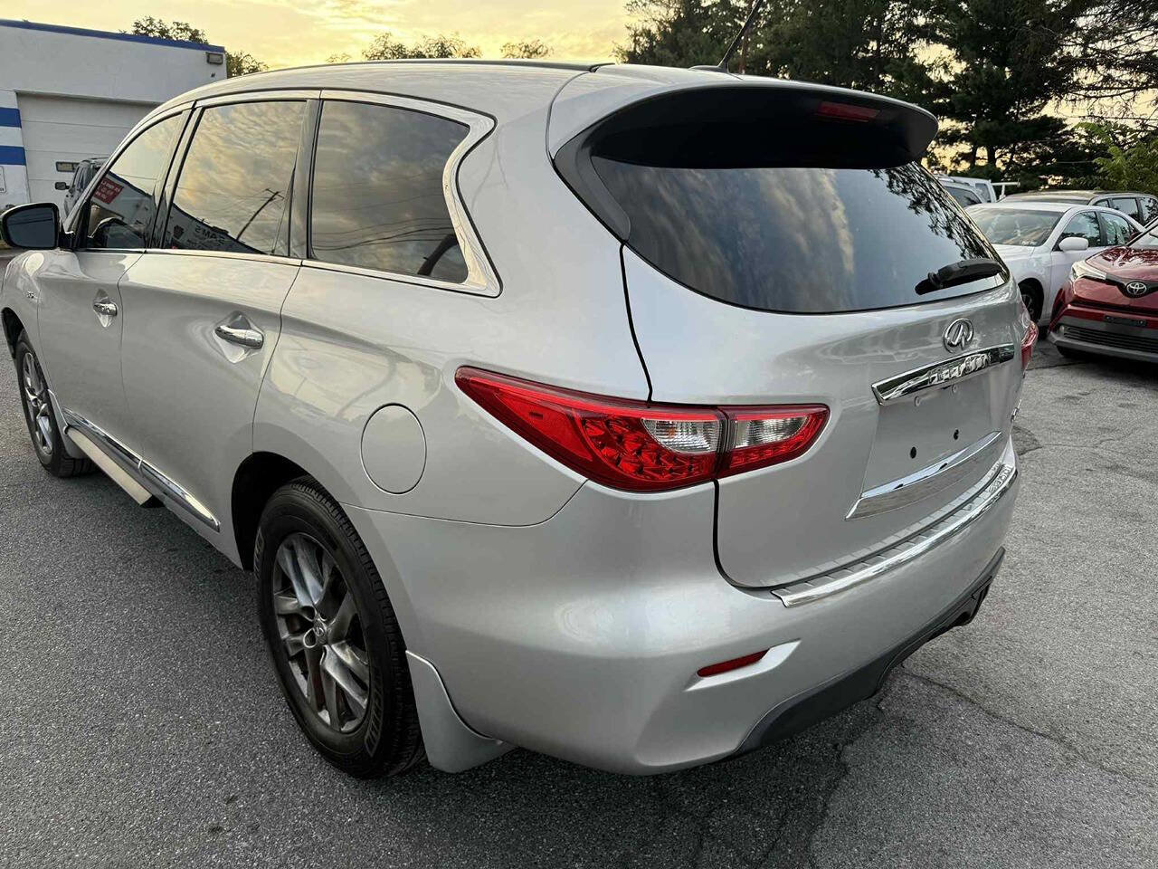 Used 2015 INFINITI QX60 AWD w/ Cargo Package image 4
