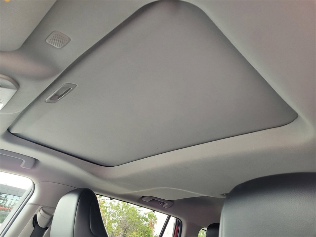 Used 2022 Toyota Highlander XLE image 19