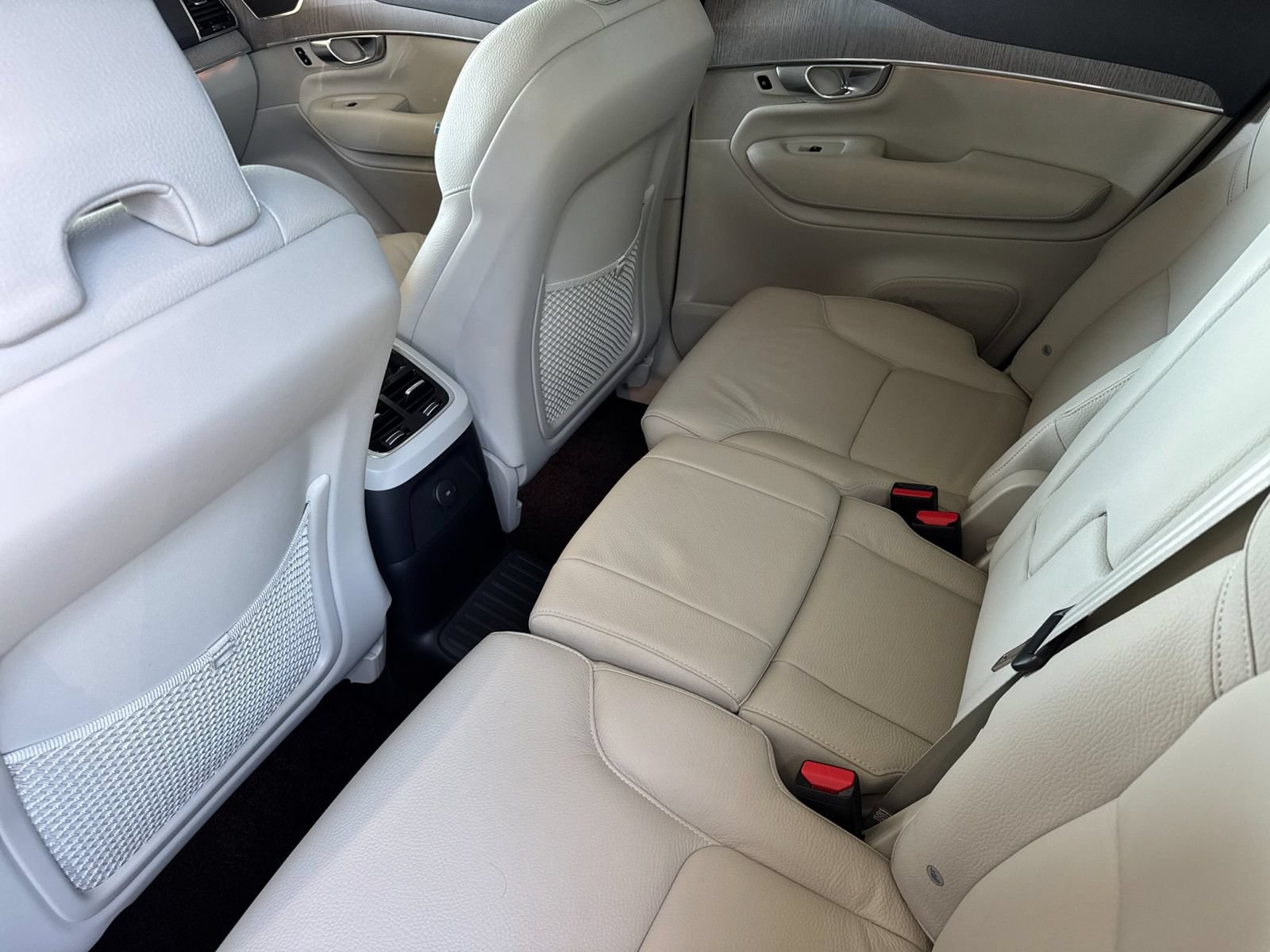 Certified 2024 Volvo XC90 T8 Plus w/ Protection Package Premier AWD/4WD image 6