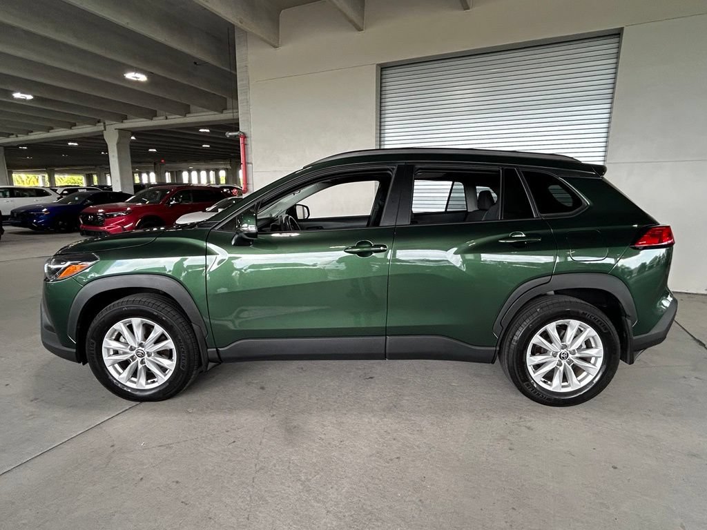 Used 2023 Toyota Corolla Cross LE w/ Moonroof Package FWD image 2