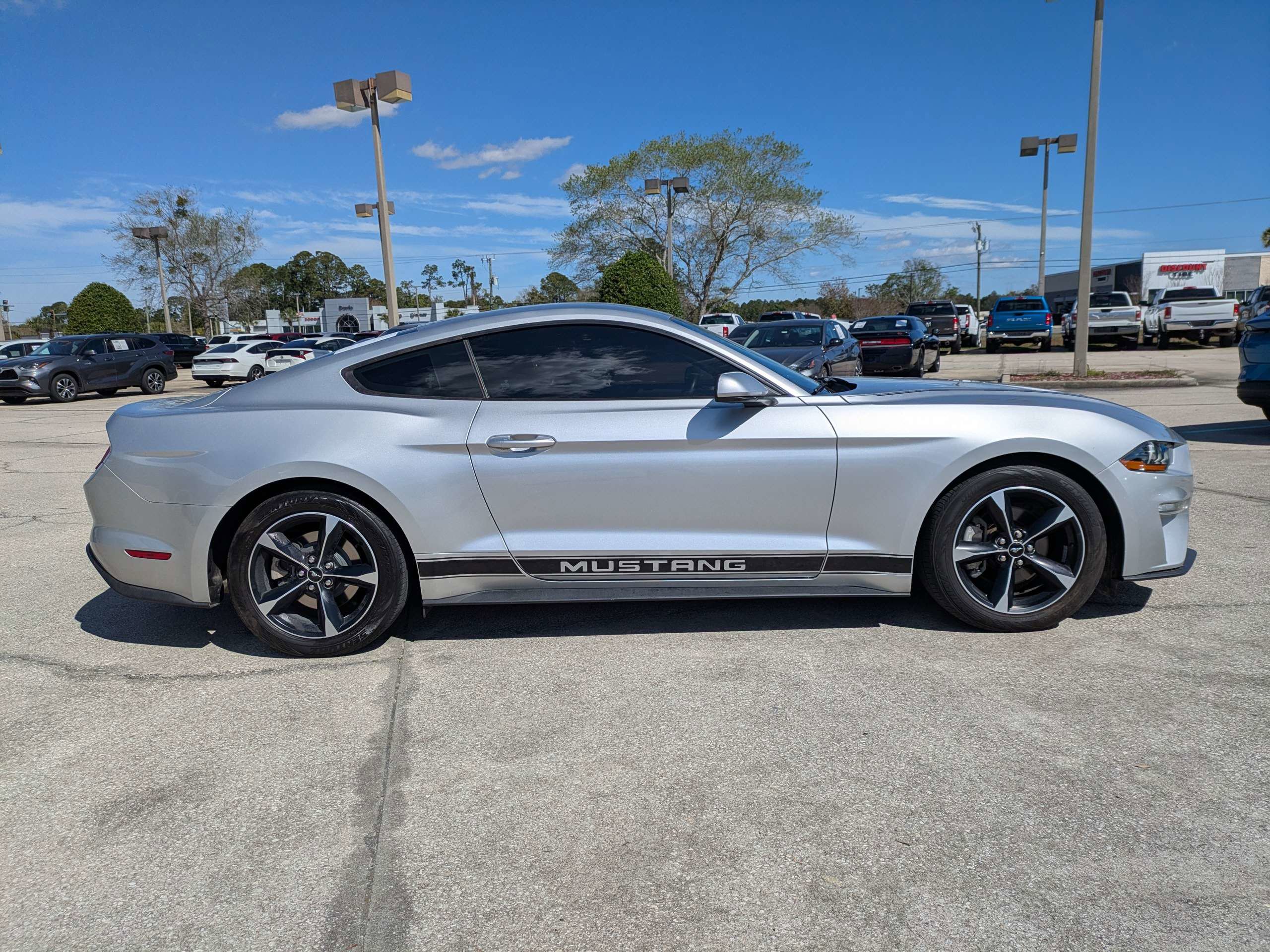 Used 2019 Ford Mustang EcoBoost image 3