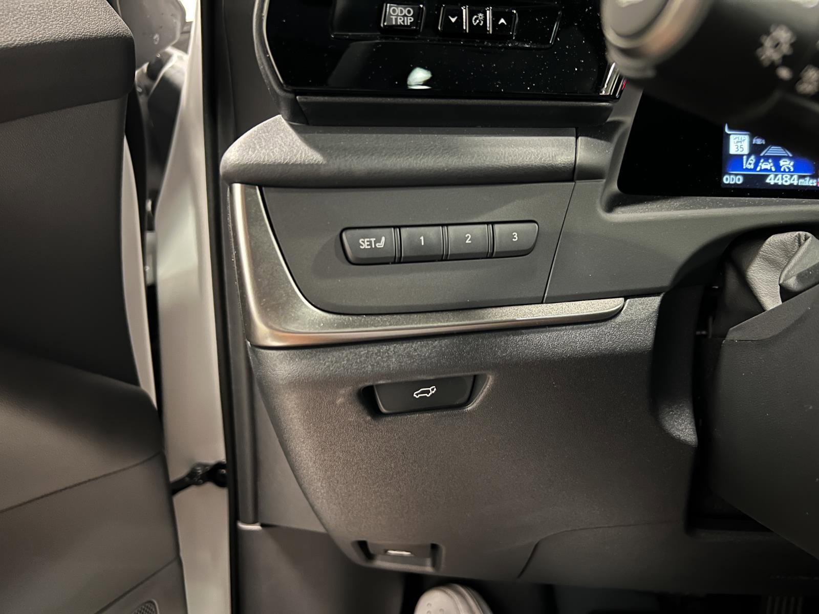 Used 2025 Lexus RZ 450e image 15