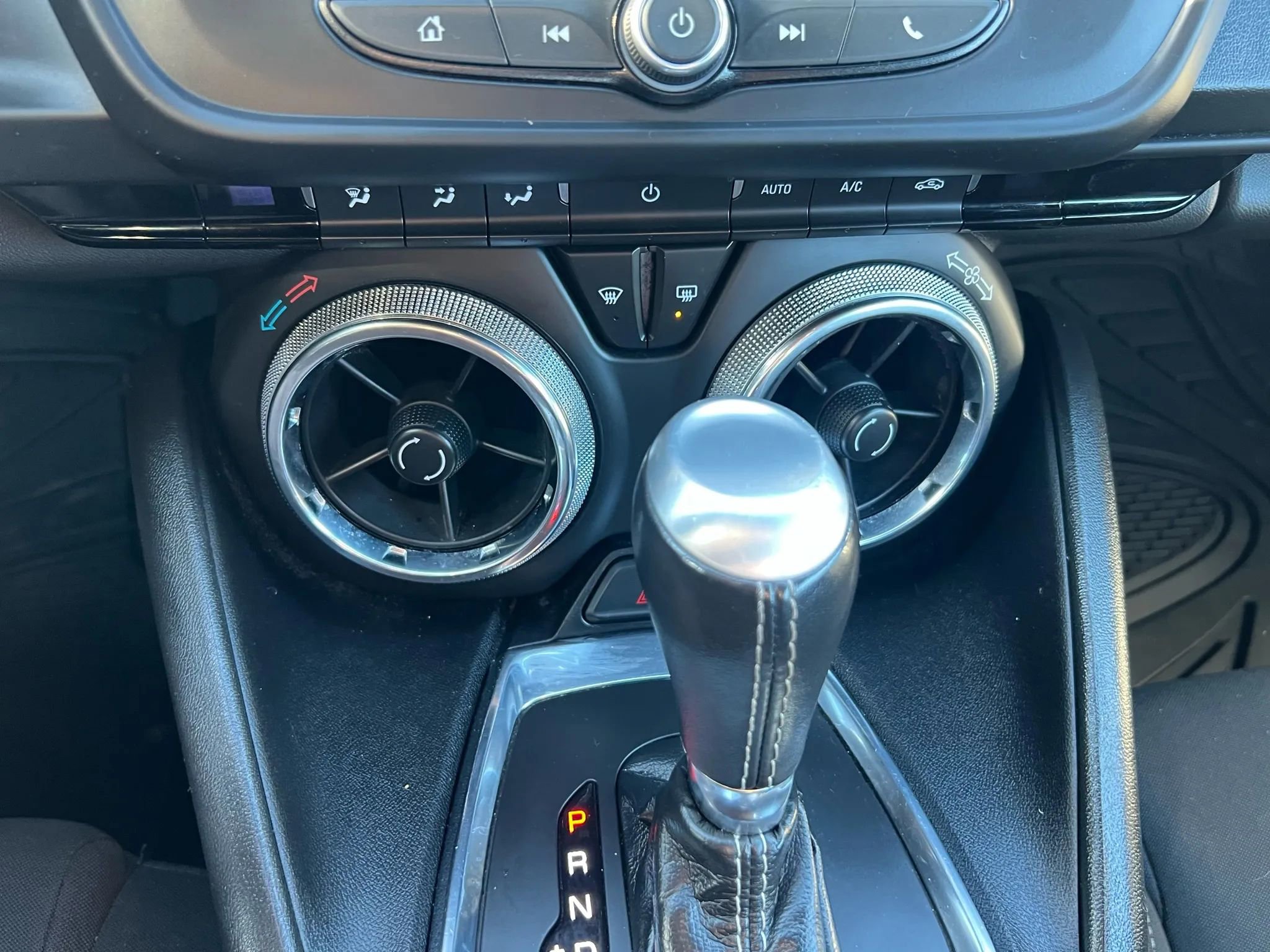 Used 2020 Chevrolet Camaro LT RWD image 18
