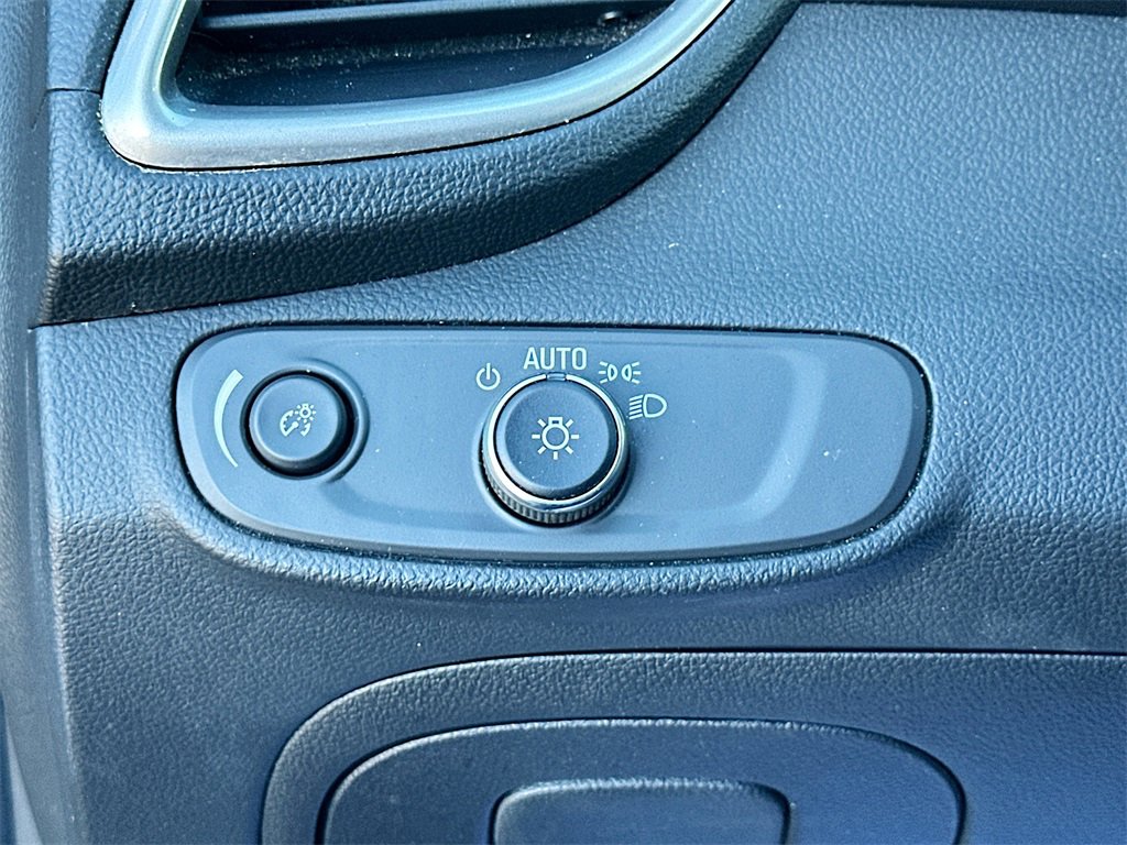 Certified 2022 Chevrolet Trax LT w/ LT Convenience Package image 10