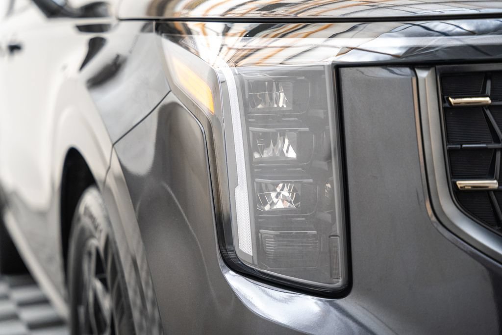 Used 2025 Kia Carnival SX FWD image 12