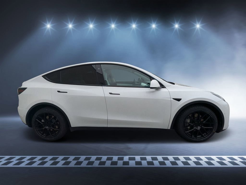 Used 2022 Tesla Model Y Long Range AWD/4WD image 2