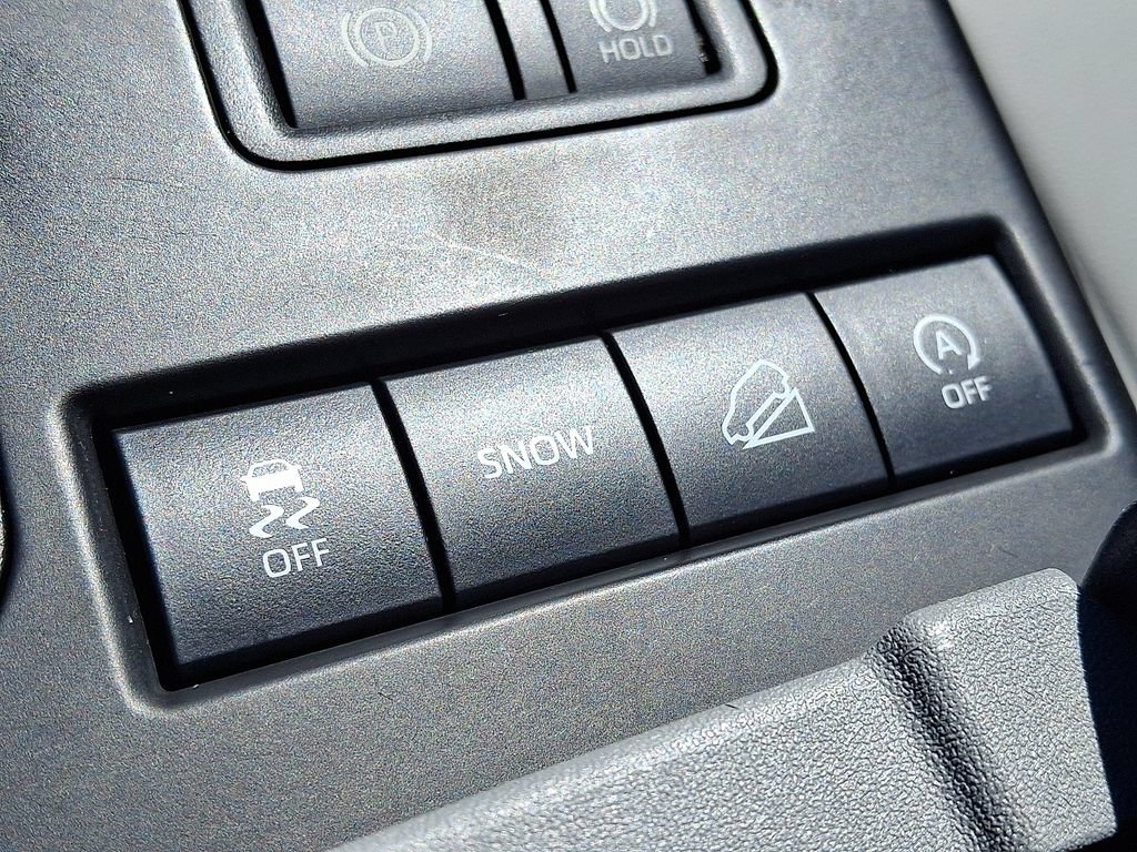 Used 2022 Toyota Highlander XLE AWD/4WD image 27