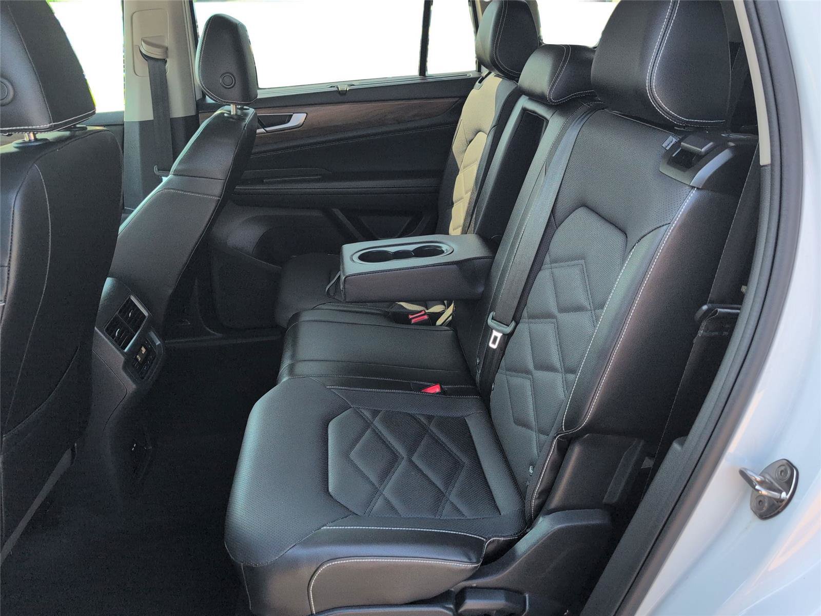 Used 2024 Volkswagen Atlas SE FWD image 10