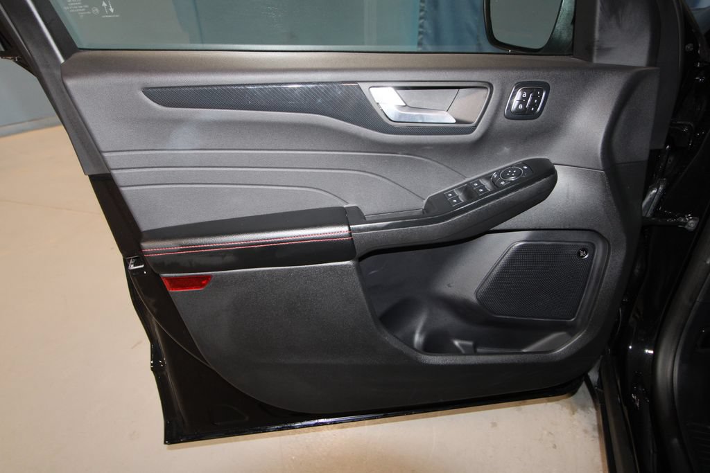 Used 2025 Ford Escape ST-Line Select w/ Tech Pack #2 AWD/4WD image 5