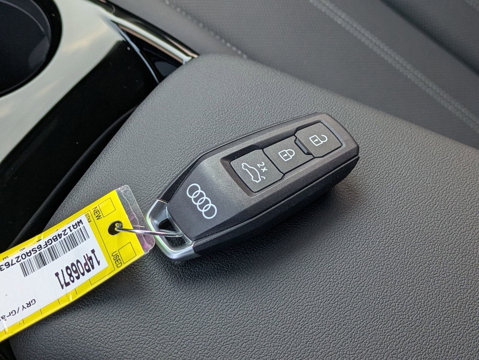 Used 2025 Audi Q6 e-tron Premium Plus w/ Premium Plus AWD/4WD image 32