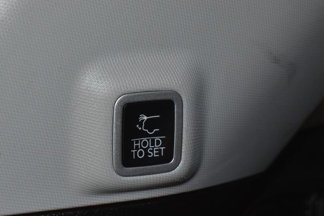 Used 2023 Jeep Grand Cherokee Limited image 36