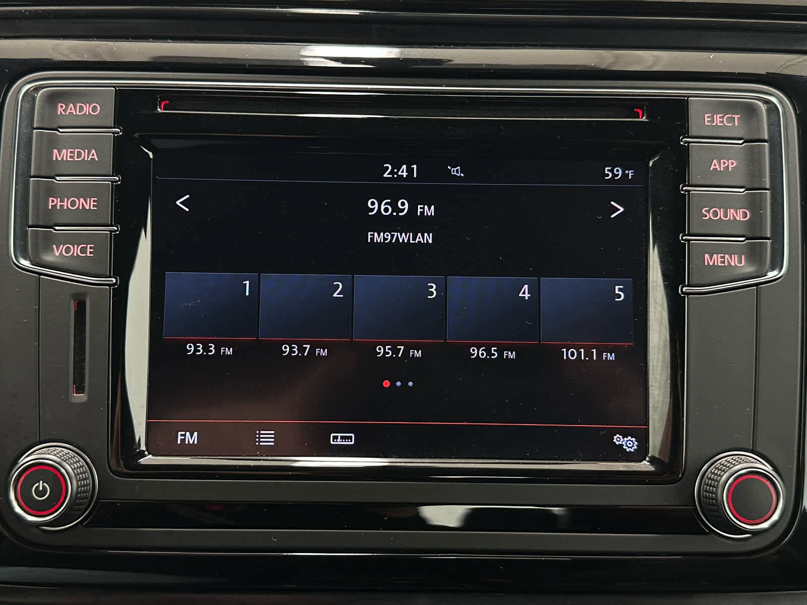 Used 2018 Volkswagen Beetle 2.0T S FWD image 27
