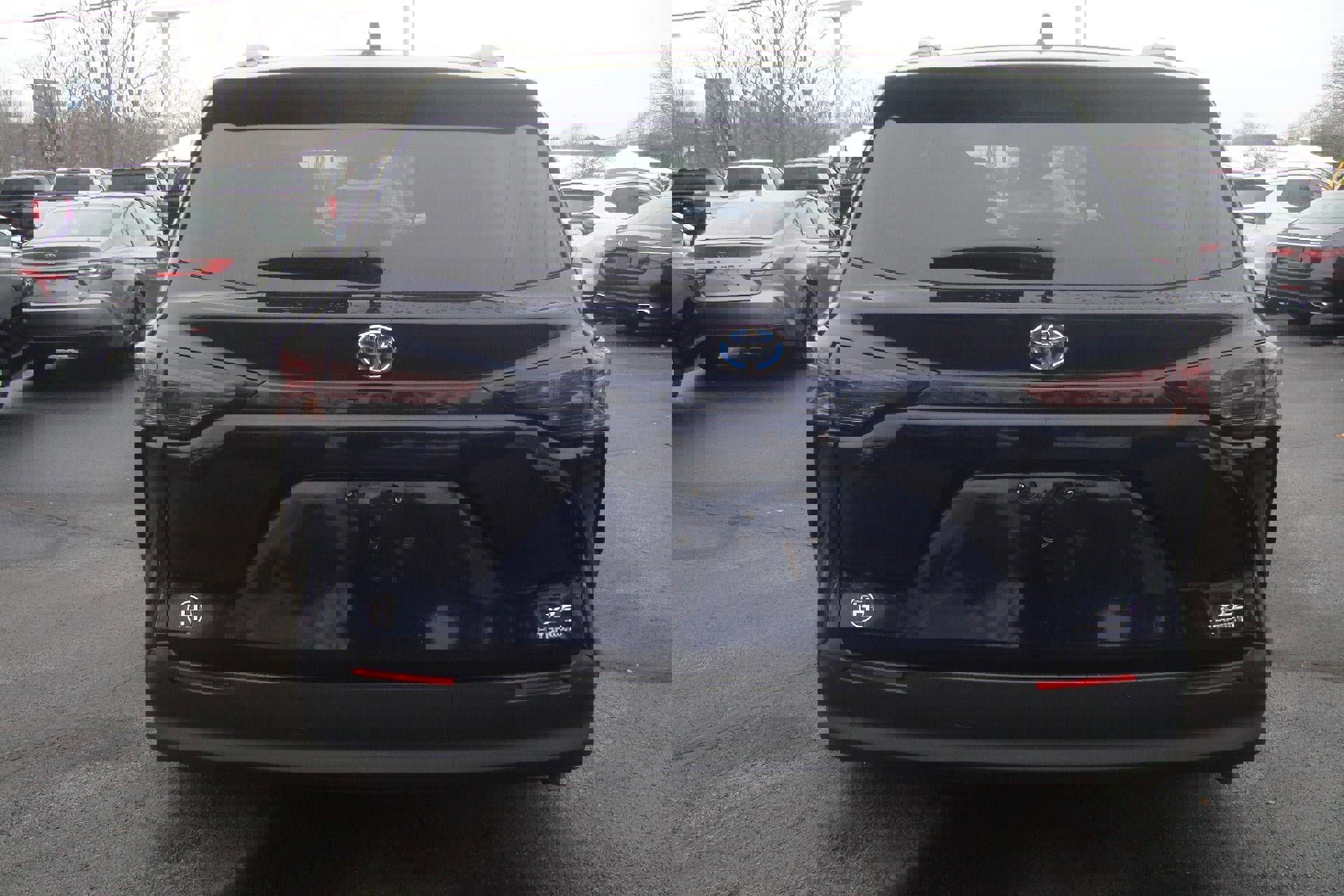 Used 2024 Toyota Sienna XLE image 5