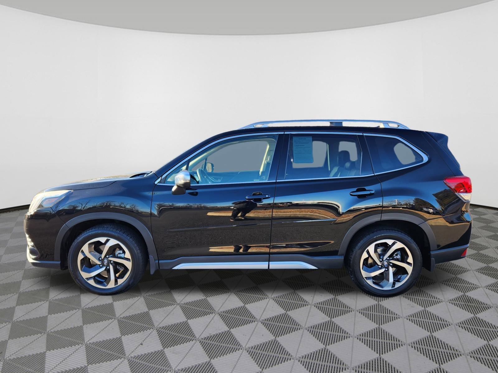Used 2022 Subaru Forester Touring w/ Popular Package #2 image 5