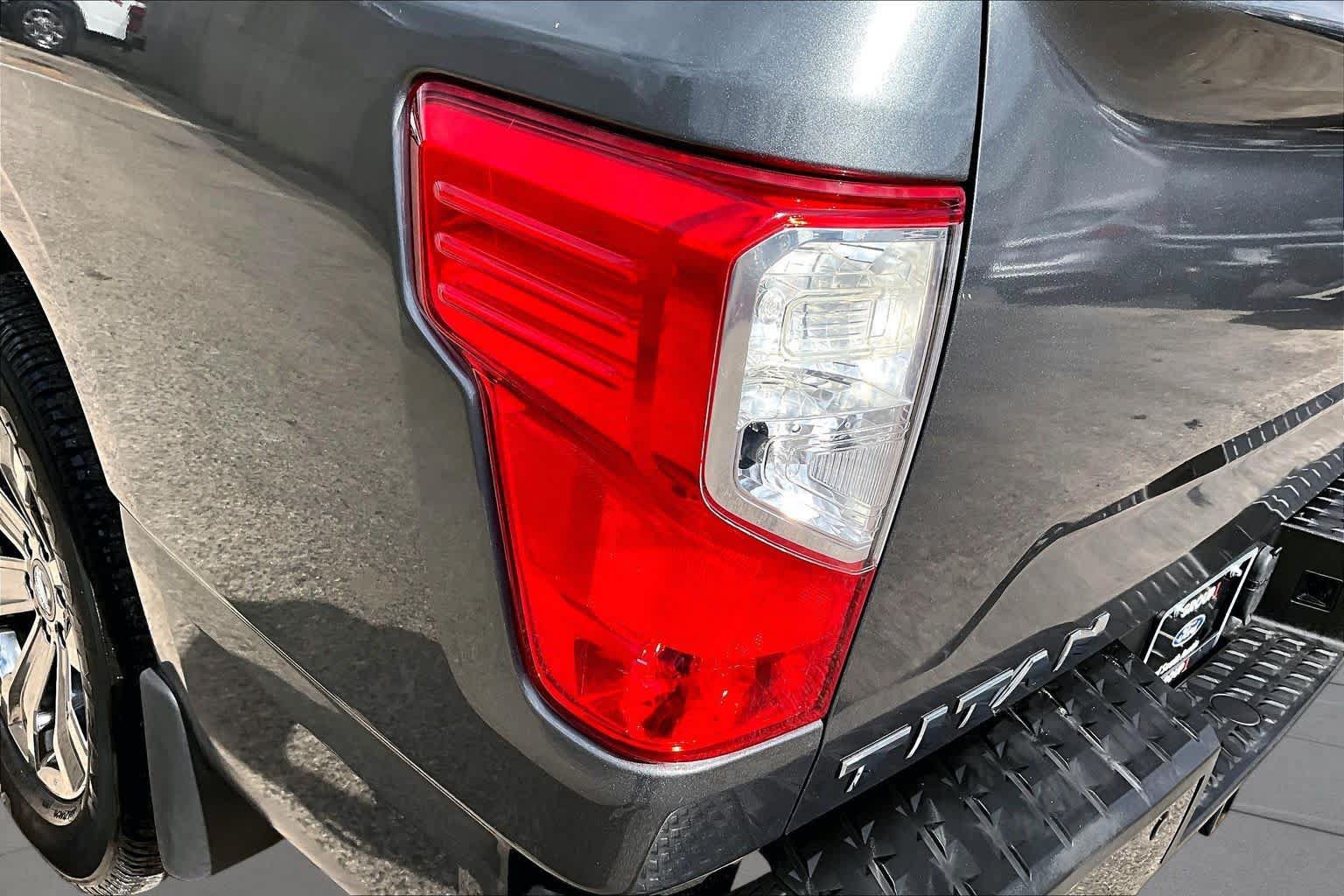Used 2017 Nissan Titan SV RWD image 28