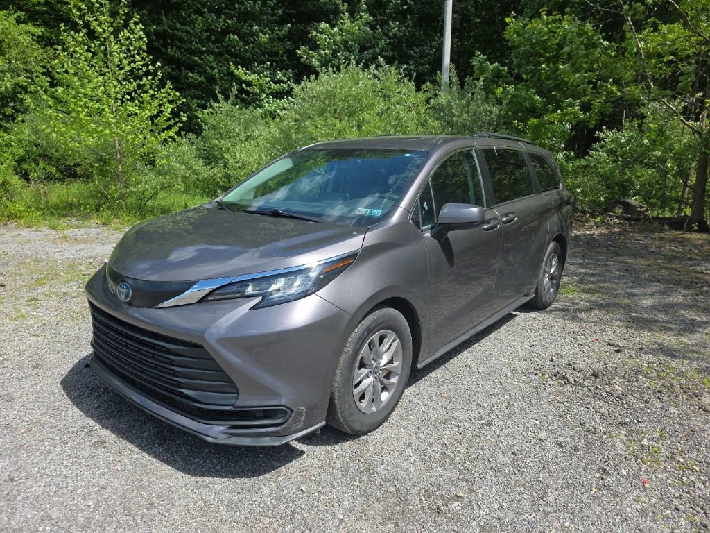 Used 2022 Toyota Sienna LE w/ LE Plus Package AWD/4WD image 7