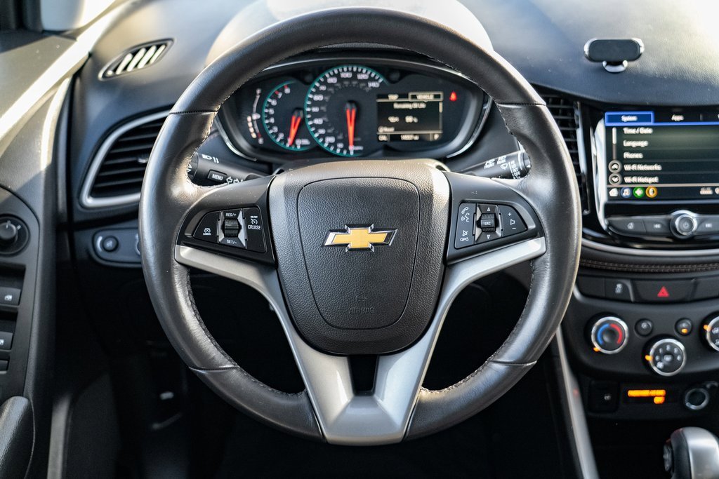 Used 2022 Chevrolet Trax LT w/ LT Convenience Package image 14