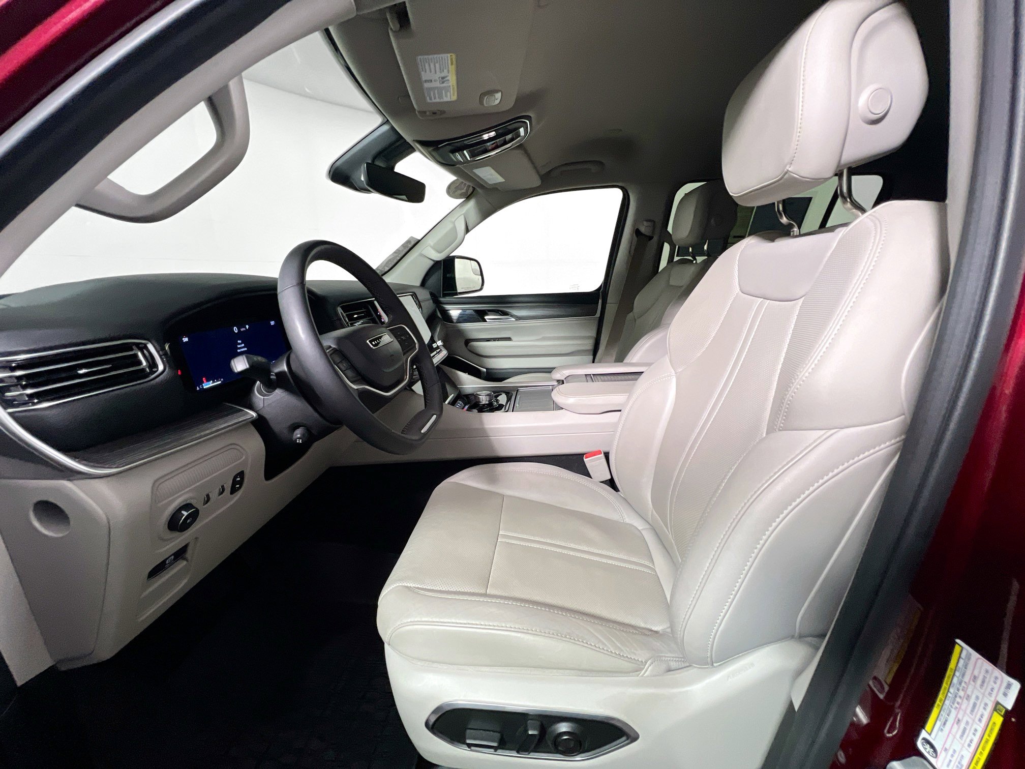 Used 2024 Jeep Wagoneer Series II w/ Flexible Seating Group image 14