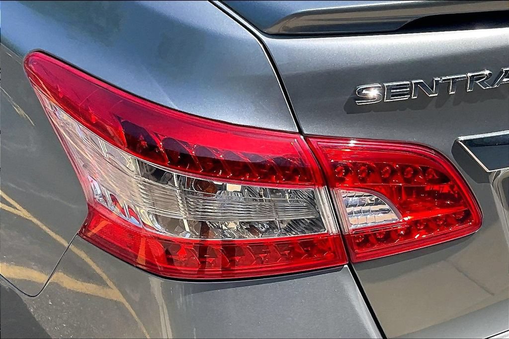 Used 2014 Nissan Sentra SR FWD image 33