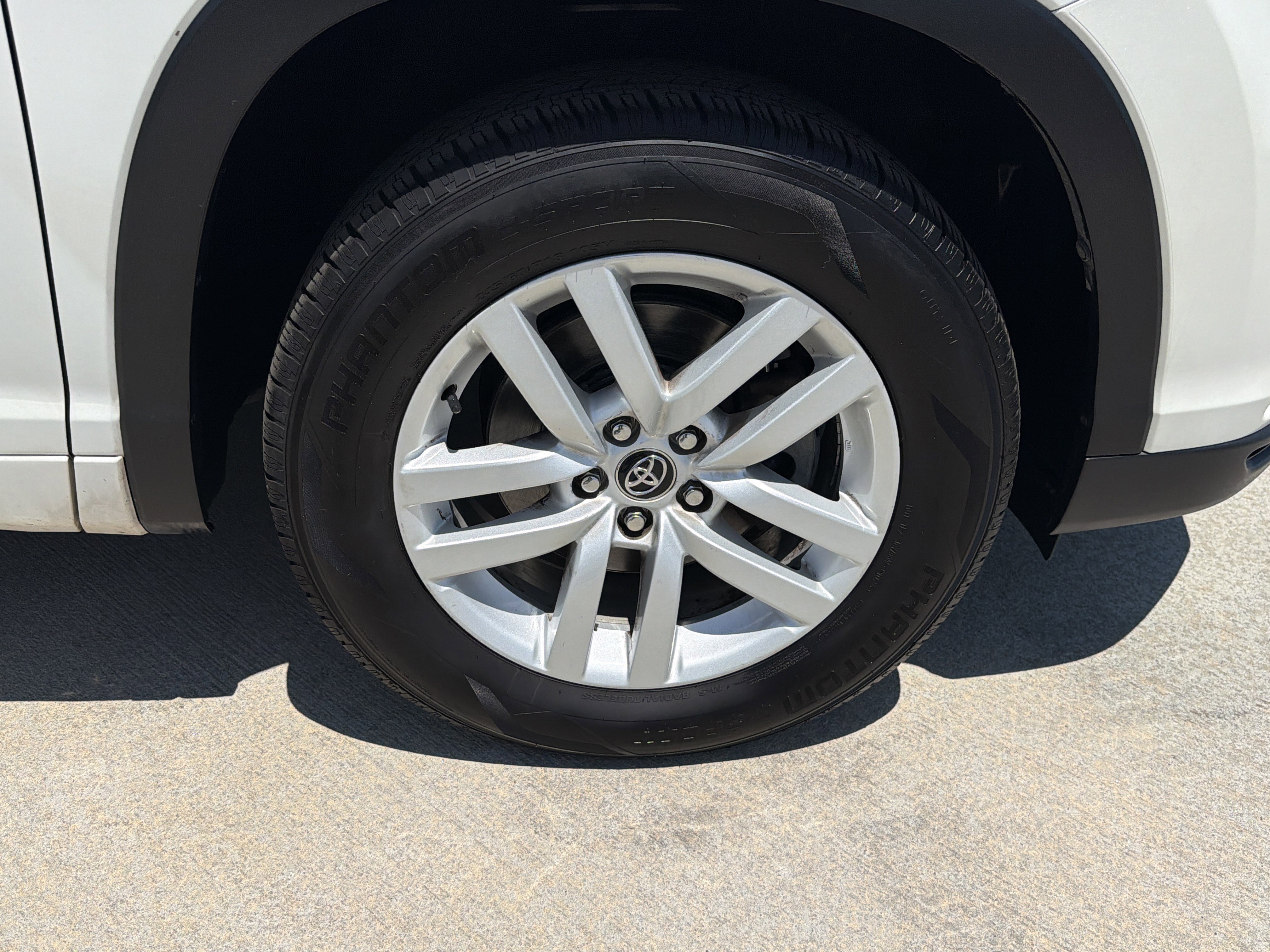 Used 2016 Toyota Highlander Plus FWD image 13