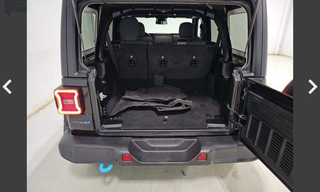 Used 2024 Jeep Wrangler Unlimited w/ Convenience Group AWD/4WD image 12