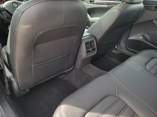 Used 2017 Volkswagen Passat 1.8T SEL Premium FWD image 9
