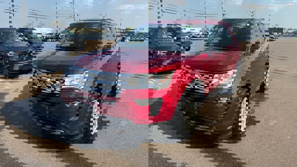 Used 2018 Ford Explorer XLT w/ Equipment Group 201A AWD/4WD image 1