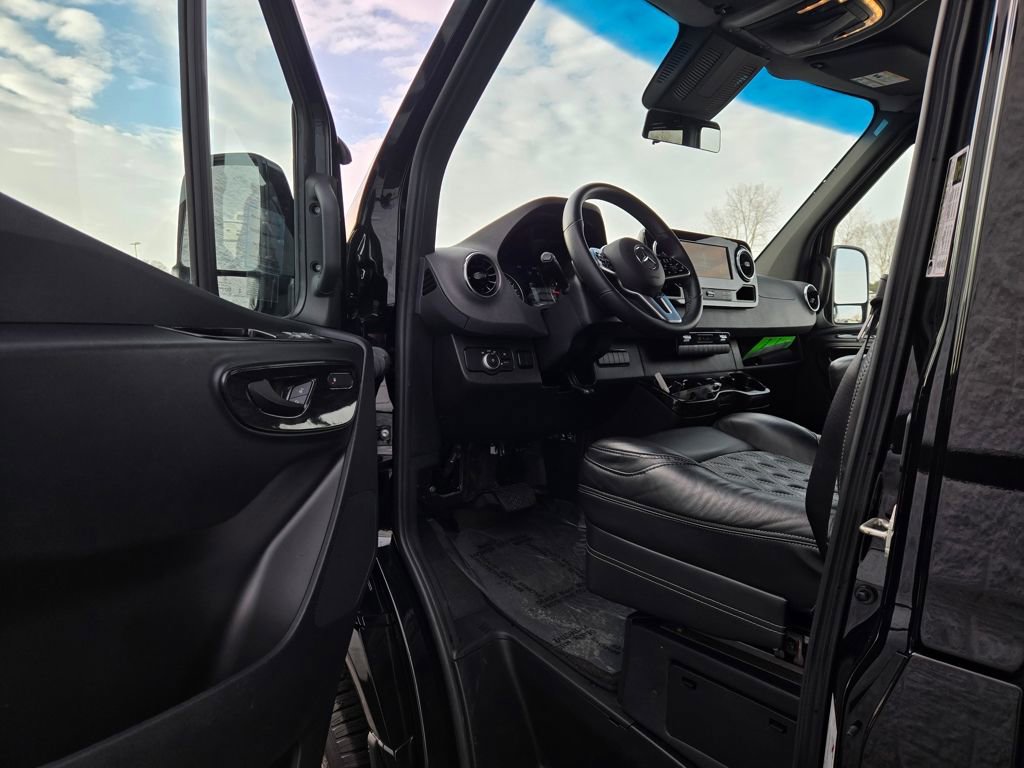 Used 2024 Mercedes-Benz Sprinter 2500 image 26