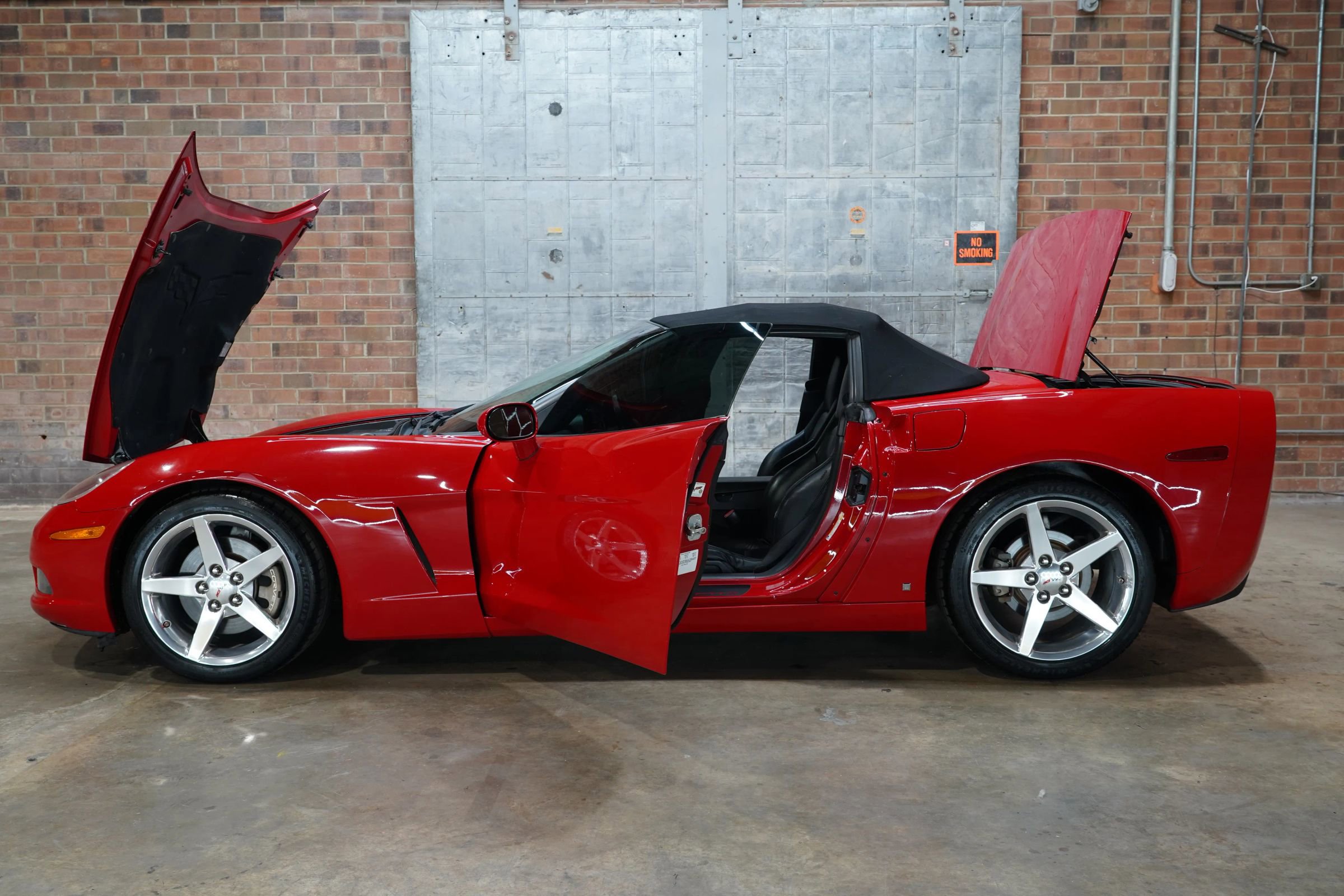 Used 2006 Chevrolet Corvette Convertible w/ Preferred Equipment Group RWD image 27