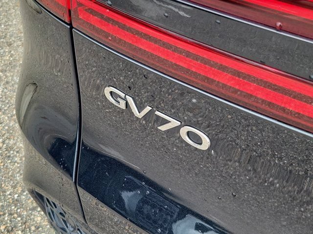 Used 2022 Genesis GV70 2.5T w/ Advanced Package AWD/4WD image 9