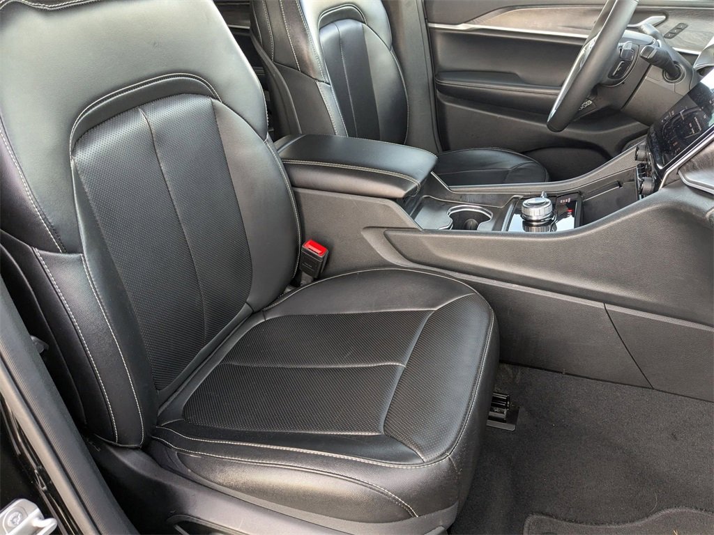 Used 2024 Jeep Grand Cherokee L Limited w/ Luxury Tech Group II image 39