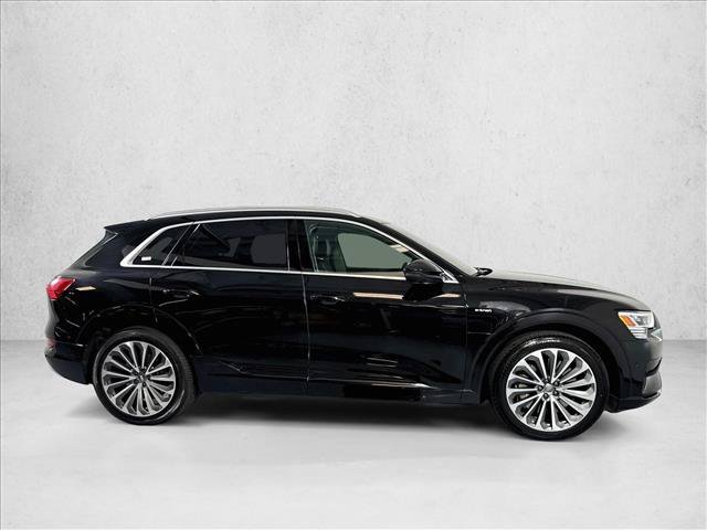 Used 2019 Audi e-tron Prestige w/ Prestige Package AWD/4WD image 4