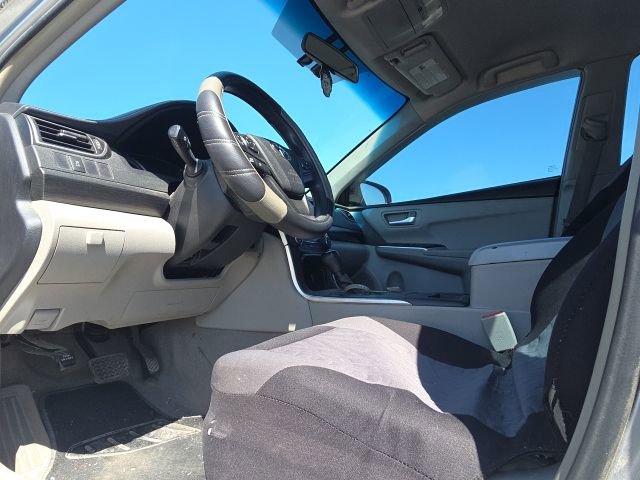 Used 2015 Toyota Camry LE image 9