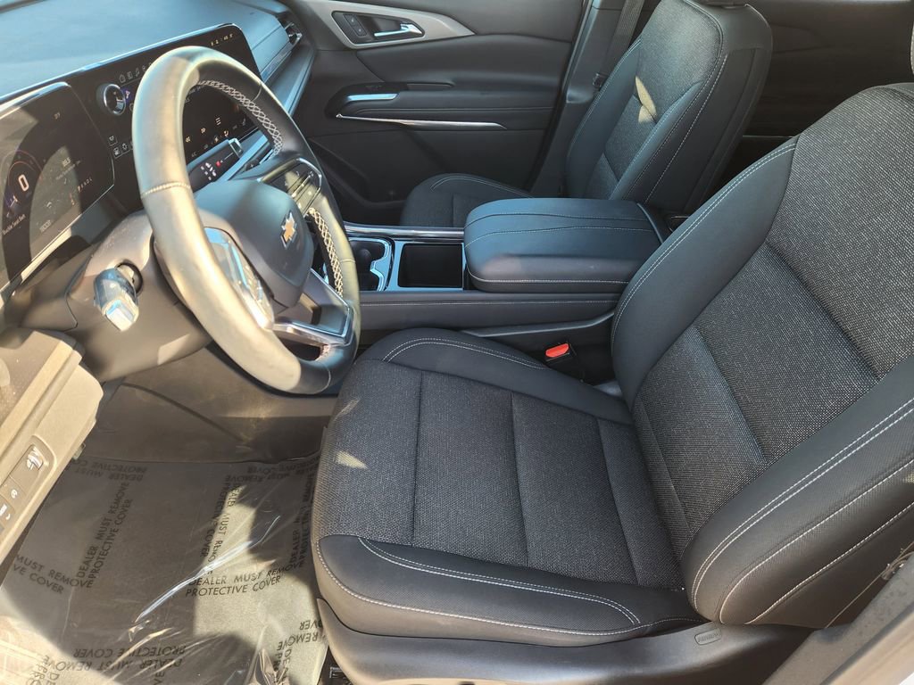 Used 2025 Chevrolet Traverse LT image 14