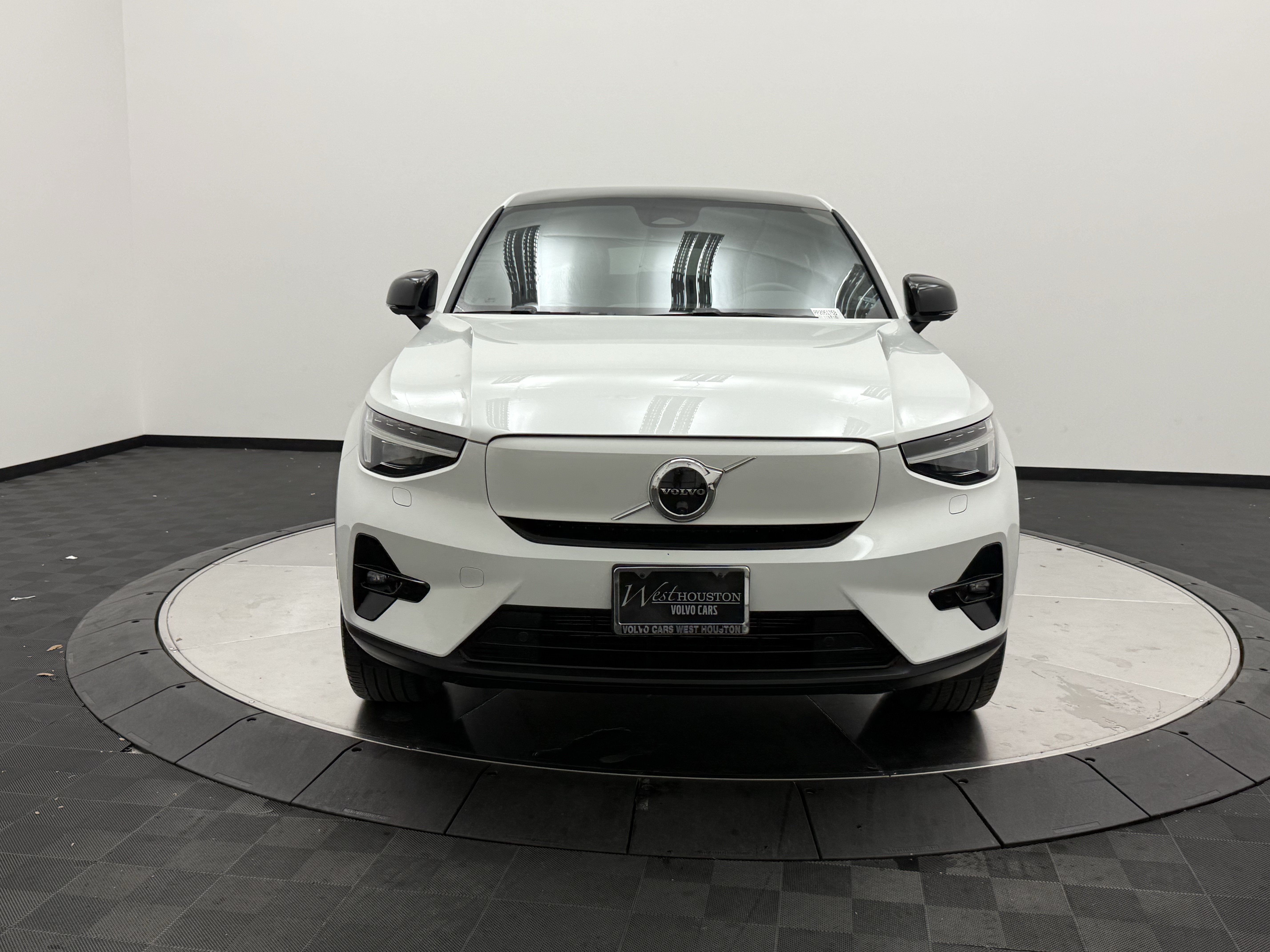 Certified 2023 Volvo C40 P8 Recharge Ultimate AWD/4WD image 2