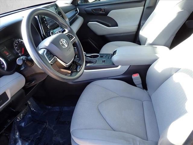 Used 2021 Toyota Highlander L image 12
