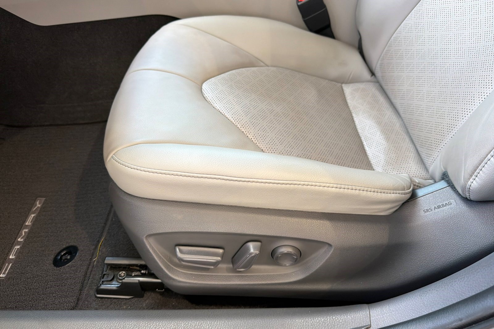 Used 2021 Toyota Camry XSE FWD image 14