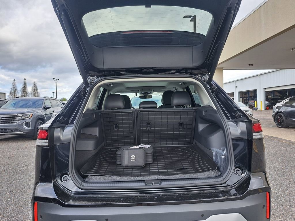 New 2026 Volkswagen Tiguan SE image 28