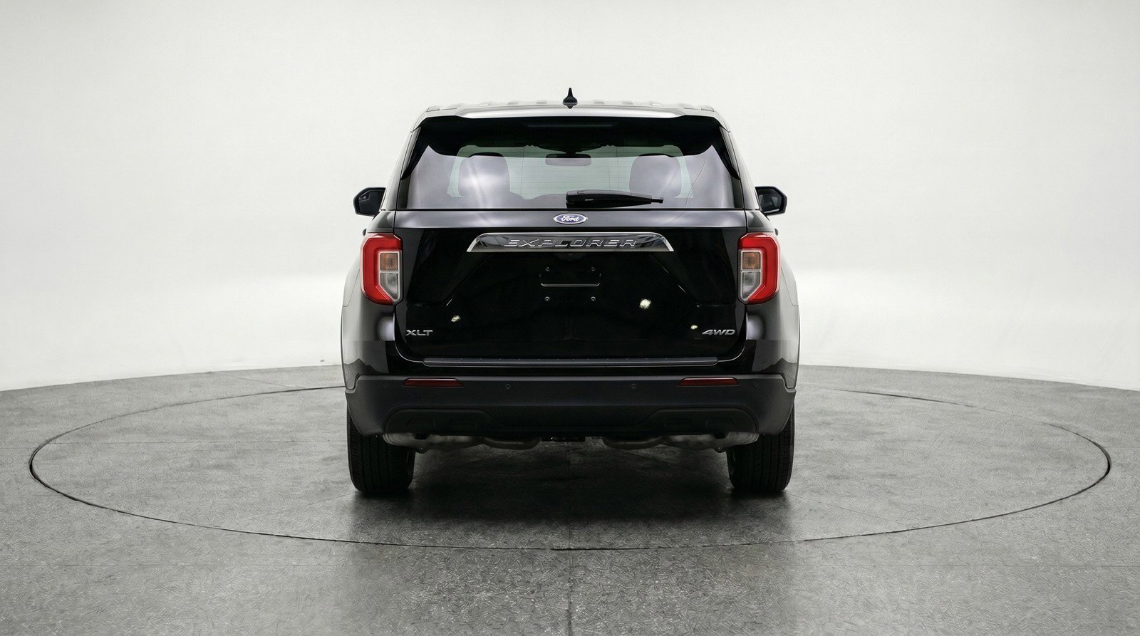 Used 2024 Ford Explorer XLT w/ Equipment Group 202A RWD image 7