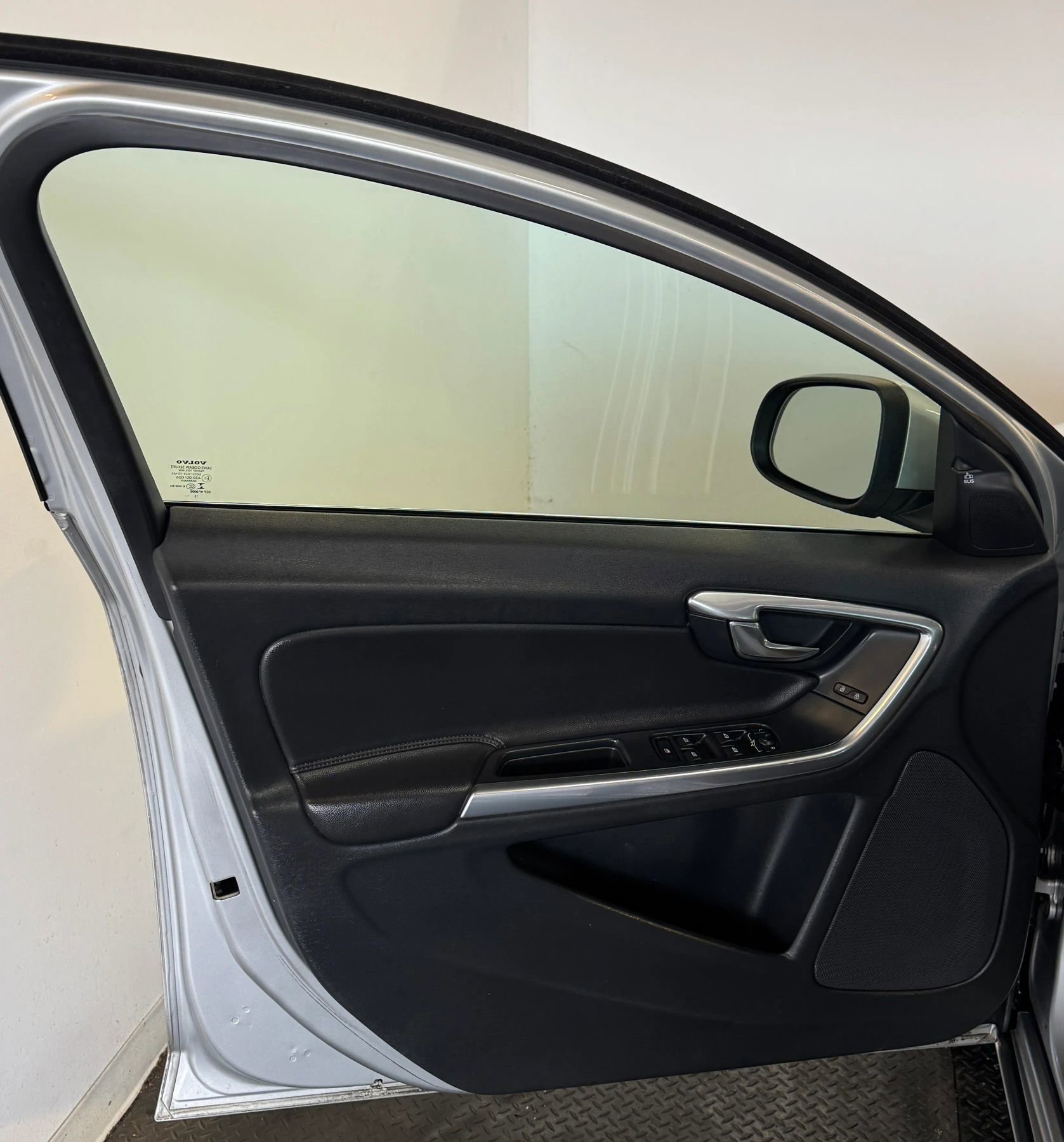 Used 2016 Volvo V60 T5 Premier w/ Convenience Package image 12