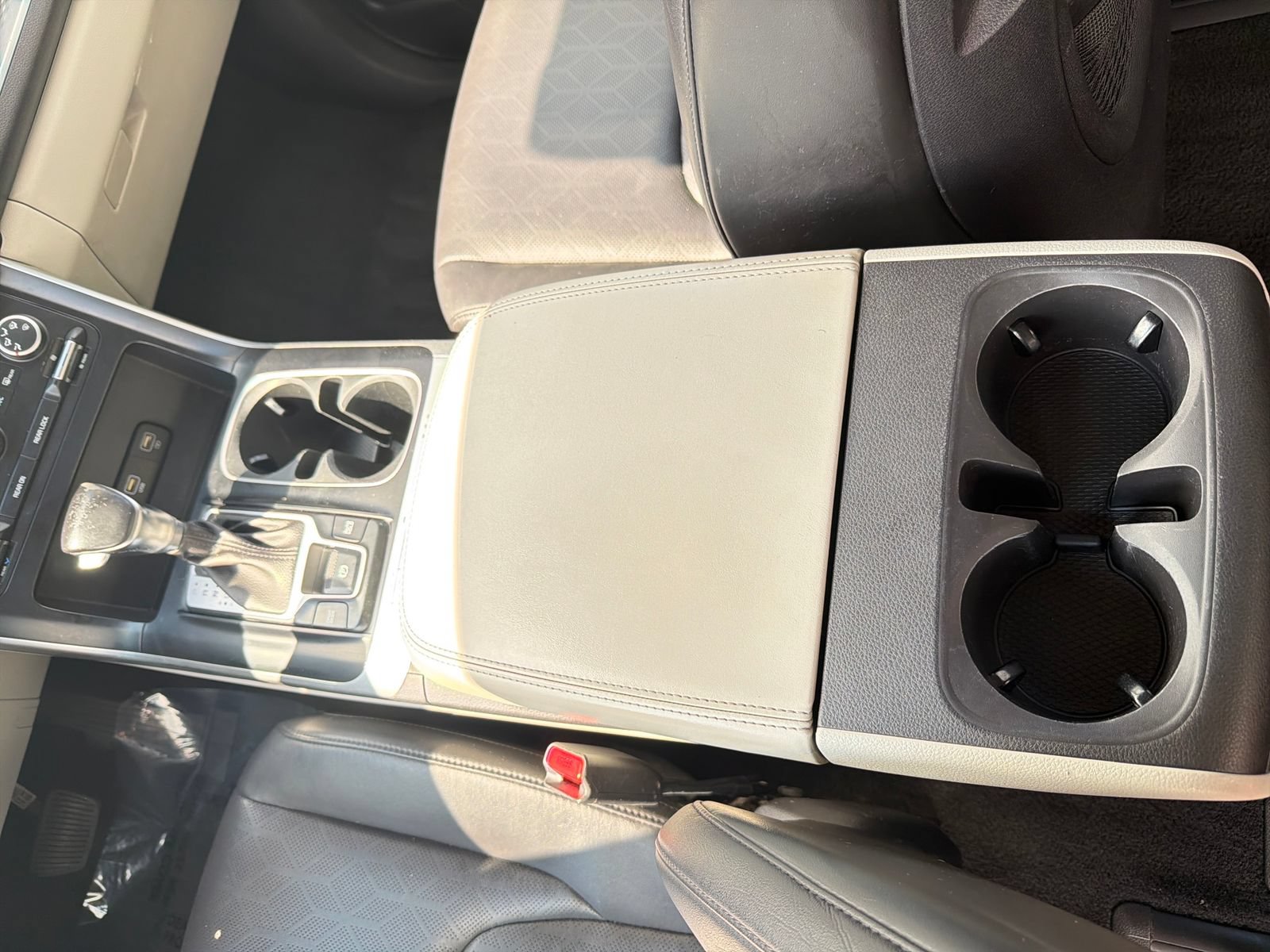Used 2023 Kia Carnival LX FWD image 27