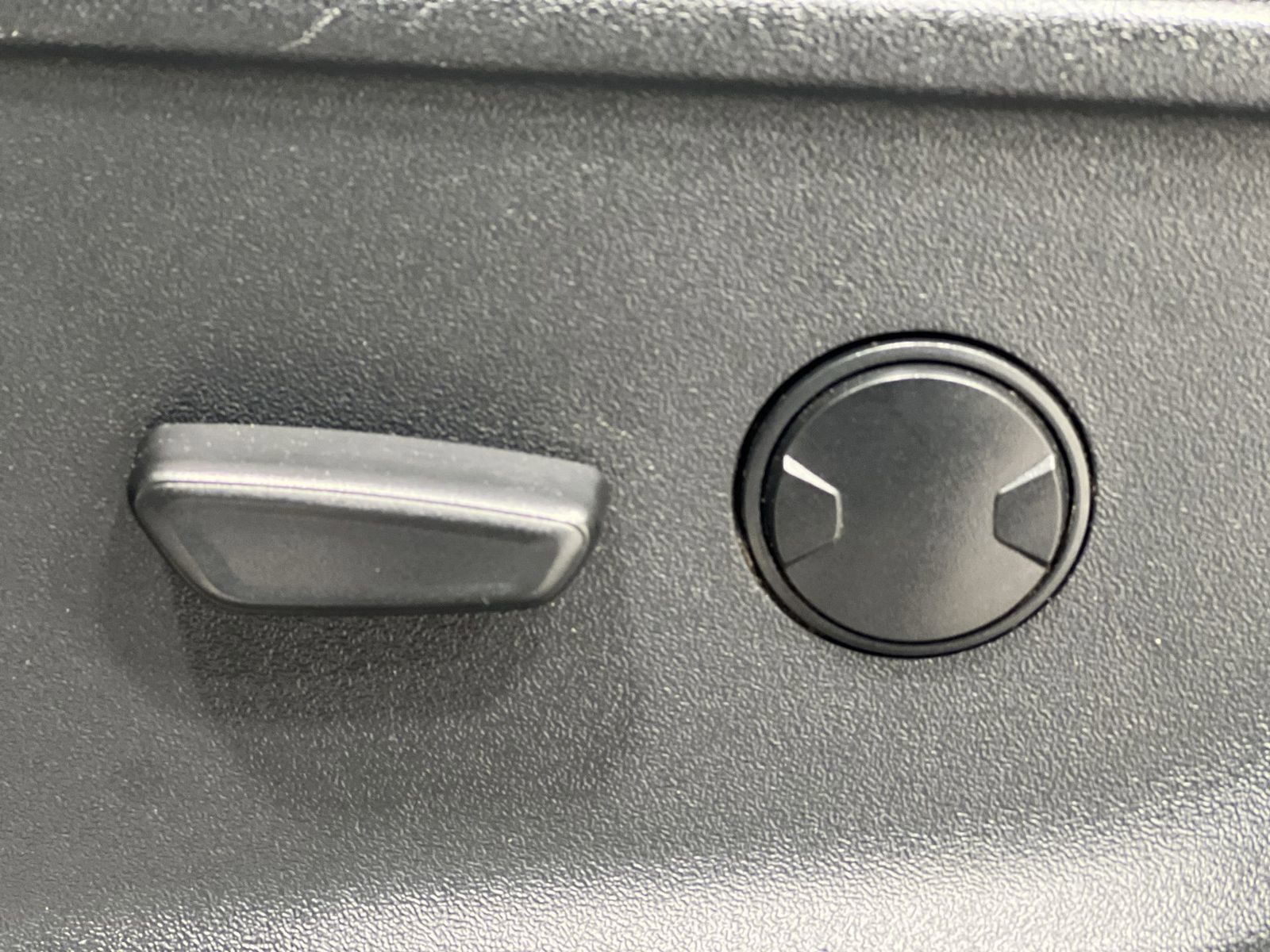 Used 2023 Ford F150 XLT w/ Trailer Tow Package image 12