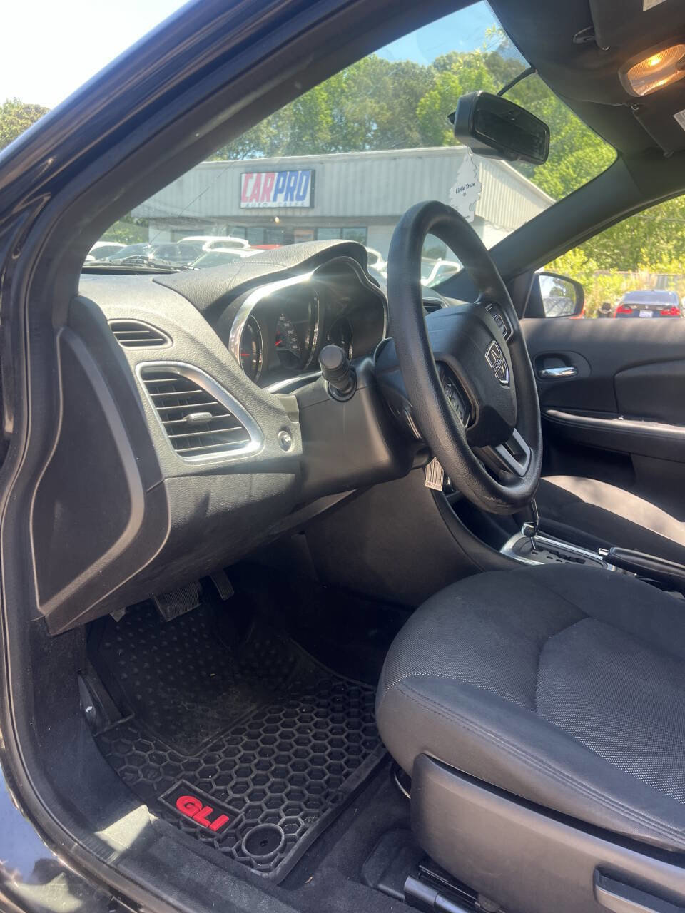 Used 2013 Dodge Avenger SE FWD image 10